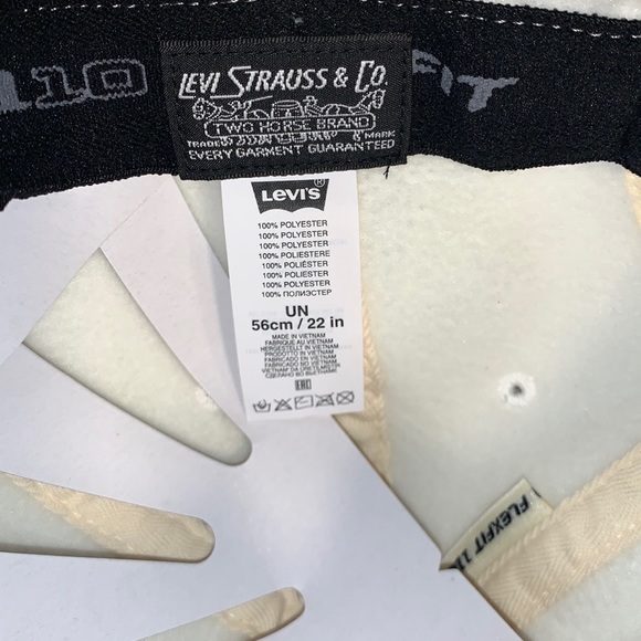 Levi’s fuzzy sherpa baseball hat - Picture 7 of 8